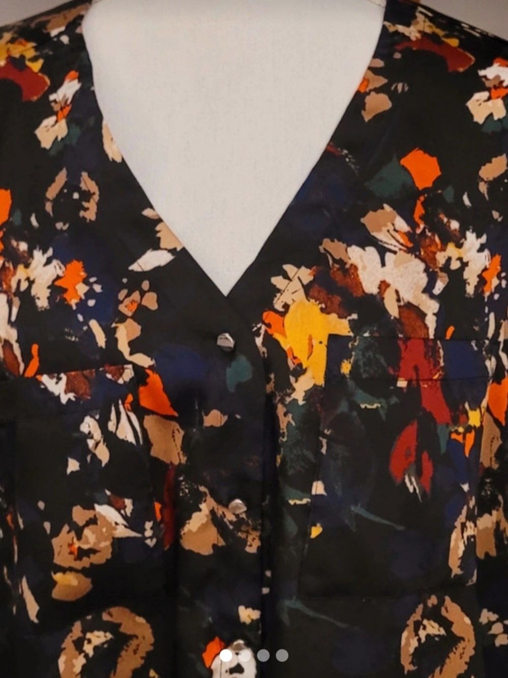 Jones New York Black Multi Abstract Floral V‑Neck Button Blouse